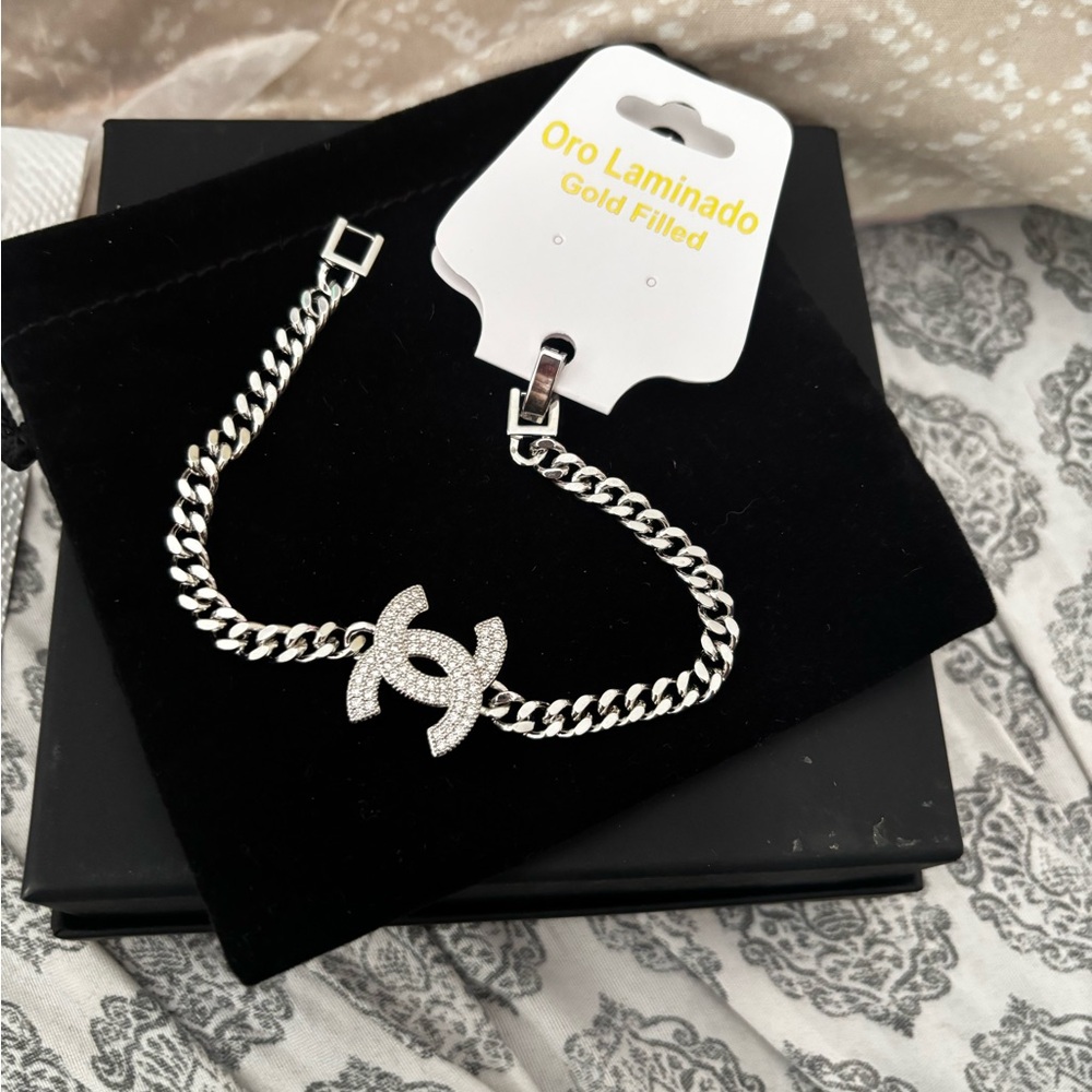 Silver Chain Bracelet with Sparkling Emblem